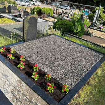 Aksesuarai kapams. Granito gaminiai. Vazos, žvakidės, gėlės, žvakės Klaipėda Kapų Tvarkymas, Įrengimas nuotrauka 7