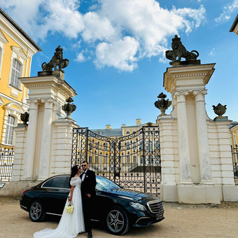 Kaina priklauso nuo pasirinkto nuomos laiko, automobilio modelio. Šiauliai Automobilių nuoma su vairuotoju nuotrauka 2 Automobilių nuoma vestuvėms Šiauliai Automobilių nuoma su vairuotoju nuotrauka 2