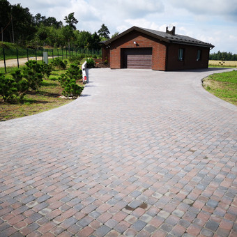 Trinkelių ,akmens,bei klinkerio plyteliu klojimas,lietaus vandens nubėgimo sistemos irengimas ,trinkelių klijavimas,laiptų pakopų montavimas, bortelių dėjimas,senų dangų ardymas, perdėjimas,greitai, b Kaunas Trinkelių klojimas nuotrauka 3 Trinkelių klojimas Kaunas Trinkelių klojimas nuotrauka 3