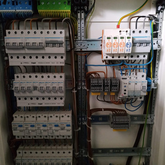 Elektros skydų sujungimas ir projektavimas. Kaina priklauso nuo elementų kiekio skyde. Patikėkite manimi, kaip aš mylių šį darbą! :) Vilnius Robertas Az. nuotrauka 13 Elektros skydo projektavimas ir sujungimas Vilnius Robertas Az. nuotrauka 13