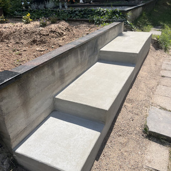 Tai paslauga, kurią teikiu naudodamas aukščiausios kokybės betoną ir preciziškas technikas, siekdamas užtikrinti kapo stabilumą ir ilgaamžiškumą bet kokiomis oro sąlygomis. Kaunas Kapų Atkūrimas nuotrauka 3 Kapavietės pamatų betonavimas Kaunas Kapų Atkūrimas nuotrauka 3