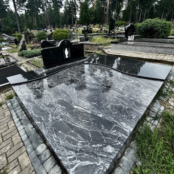 Tai paslauga, kuria atliekame su ypatingu atsidavimu ir dėmesiu kokybei bei detalėms. Naudojant aukščiausios kokybės GRANITĄ, siekiu sukurti ilgaamžius ir estetiškai patrauklius apdailos elementus. Kaunas Kapų Atkūrimas nuotrauka 5 Granito plokštės kapams, dengimas Kaunas Kapų Atkūrimas nuotrauka 5