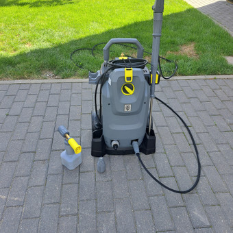 Aukšto slėgio plovimo įrenginys Karcher HD 6/15 M
Su šia plovimo įranga lengvai nuplausite:
* lauko baldus, dviračius;
* namo fasadą,terasą;
* lauko trinkeles ar įveiksite kitus, nešvarumus. Kaunas Arturas segzda nuotrauka 23 Aukšto slėgio plovimo įrenginys Karcher HD 6/15 M Kaunas Arturas segzda nuotrauka 23