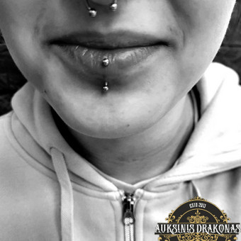 Auskarų vėrimas Panevėžys "Auksinis drakonas" tatuiruočių meno studija nuotrauka 1