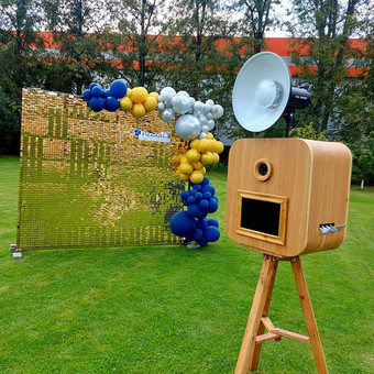 Foto sienelės nuoma, galimas dekoravimas balionais, kitos dekoracijos. Kaunas Aurumdeko nuotrauka 2 Foto sienelės nuoma Kaunas Aurumdeko nuotrauka 2