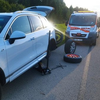 Automobilio rato keitimas Klaipėdos rajonas Pagalba kelyje Palangą 24/7 nuotrauka 2