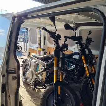 Motorolerių pervežimas - ši paslauga ypač aktuali tiems, kurie perka ar parduoda motorolerius, persikėlė į kitą miestą arba nori transportuoti savo transporto priemonę į serviso centrą. Vilnius MotoSpinta nuotrauka 2 Motorolerių pervežimas Vilnius MotoSpinta nuotrauka 2
