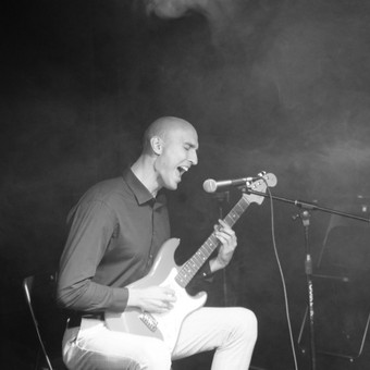 Privačios gitaros pamokos (Akustinės, bosinės, elektrinės, ukulelės, gitarėlės) Vilnius GoSolo studija nuotrauka 2