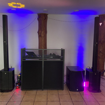 Dvi didelės koloneles + DJ stalas + šviesos. Kuro kainą neįskaičiuota Vilnius Aleksandr Belšin nuotrauka 2 DJ aparatūros nuoma Vilnius Aleksandr Belšin nuotrauka 2