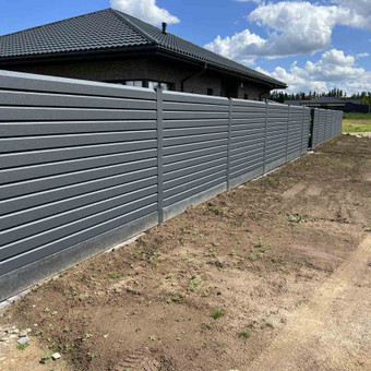 Aliumininės tvoros:
Lengvos, bet tvirtos
Modernus dizainas ir įvairūs spalvų pasirinkimai
Nereikalauja daug priežiūros Kaunas Šarūnas nuotrauka 2 Metalinės tvoros Kaunas Šarūnas nuotrauka 2
