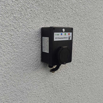 Elektromobilių įkrovimo stotelės Kaunas UAB ,,Informacinių technologijų pasaulis" nuotrauka 2