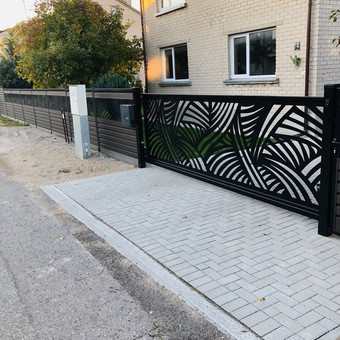 Vartu gamyba priklauso nuo vartu dydžio, konstrukcijos ir montavimo darbu. Klaipėda vakarustatyba.eu nuotrauka 1 Kiemo vartai, gamyba Klaipėda vakarustatyba.eu nuotrauka 1