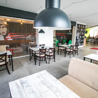 Resto – baro patalpų, salių ar viso Resto–baro nuoma Jūsų šventėms, įmonių vakarėliams, banketams. Resto-Baro darbo laiku salės nuomos mokestis netaikomas :) Kaunas Resto-Baras "Chill Edition" nuotrauka 1 Patalpų nuoma renginiams Kaunas Resto-Baras "Chill Edition" nuotrauka 1