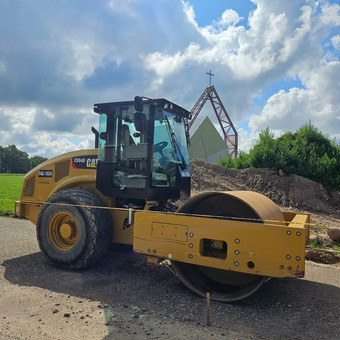 CAT CS64B, idealios būklės ir labai komfortiškas operatoriam. Su kasko draudimu ir pilniausios įmanomos komplektacijos. Klaipėda UAB "Baltrenta" nuotrauka 7 13T gruntinis Volas CAT CS64B Klaipėda UAB "Baltrenta" nuotrauka 7