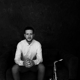 Saksofono muzika vestuvėse - tai renginio puošmena, kuri suteiks vestuvėms dar daugiau elegancijos ir šilumos. Kaunas Tomas Urnikis nuotrauka 1 Vestuvių muzikantai Kaunas Tomas Urnikis nuotrauka 1
