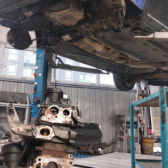 Sugedusi sankaba pasireiškia sunkiai perjungiamomis pavaromis, slydimu, pašaliniais garsais paspaudus pedalą, vibracija ar net galios praradimu. Vilnius Autoservisas MB "Autostilius" nuotrauka 18 Sankabos keitimas Vilnius Autoservisas MB "Autostilius" nuotrauka 18