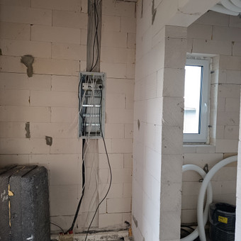 Atliekame elektros instaliacijos darbus - nuo rozetės pakeitimo iki rangovo akto paruošimo. Atestuoti specialistai visada pasiūlo tinkamiausią resursų išnaudojimą bei pataria projekto eigoje. Šiauliai MB Limontas nuotrauka 9 Elektros instaliacijos darbai Šiauliai MB Limontas nuotrauka 9