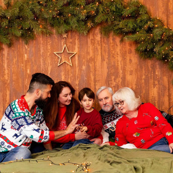 Kalėdine fotosesija lauke, studijoj arba Jūsų namuose.🎄 Įamžinsiu Jums kalėdiškai jaukias nuotraukas.📸 Kaina derinama individualiai nuo pasirinkto valandų kiekio. Vilnius Gustina Šėžaitė nuotrauka 9 Kalėdinė fotosesija Vilnius Gustina Šėžaitė nuotrauka 9