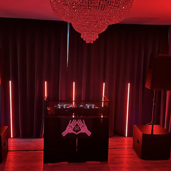 Jei nusimato vakarėlis ar renginys, bet neturi norimos įrangos ATIK ESUP aparatūros nuoma –
Pasikalbėkime +370 68761500. Kaunas ATIK ESUP nuotrauka 2 DJ aparatūros nuoma Kaunas ATIK ESUP nuotrauka 2