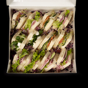 Rūkytų mėsų dėžutės
Sūrių dėžutės
Kepti užkandžiai
Mini burgeriai
Mini tacos
Grill sumuštinukai
Vaisių padėklai
Mini kibinai
Ir desertai Vilnius Maisto projektai nuotrauka 1 Užkandžių gaminimas Vilnius Maisto projektai nuotrauka 1