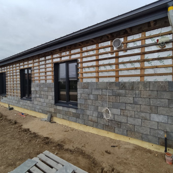 Montuojame skalūną fasadams ir stogams. Atliekame montavimą horizontaliai, įstrižai ar kitais būdais.Kaina su pasiruošimu Kauno rajonas MB Modulsta nuotrauka 4 Skalūno fasadas Kauno rajonas MB Modulsta nuotrauka 4