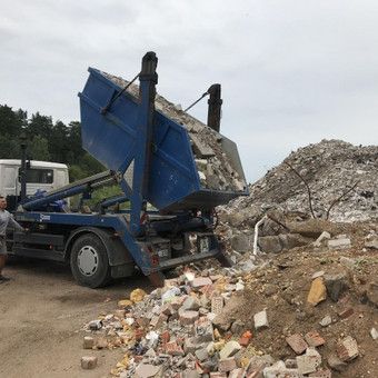 Išvežame statybines ir buitines atliekas su krovininiu transportu: mikroautobusais ar sunkvežimiais. Patogus būdas, kai atliekų kiekis yra žinomas ir atliekos jau paruoštos pakrovimui ir išvežimui. Vilnius UAB GSP Baltic nuotrauka 2 Statybinių atliekų išvežimas Vilnius UAB GSP Baltic nuotrauka 2