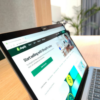 Kuriu Shopify parduotuves, perkeliu prekes iš Woocommerce parduotuvių. Kuriu web aplikacijas su papildomais servisais, kurie pateikiami Shopify per API. Vilnius Vaidas Jokubauskas nuotrauka 9 Shopify parduotuvių kūrimas ir Shopify programavimas Vilnius Vaidas Jokubauskas nuotrauka 9