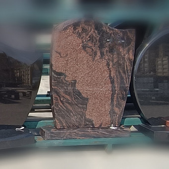 Turime daugybe įvairių paminklų, jų kaina priklauso nuo akmens tipo, dydžio ir pagaminimo sudėtingumo. Vilnius Granitokapas nuotrauka 3 Paminklų gamyba Vilnius Granitokapas nuotrauka 3