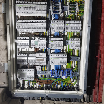 Elektros skydų pajungimas. Kaina priklauso nuo pajungiamų automatų skaičiaus, nuotekio rėlių. Klaipėda MB,,Elemontas" nuotrauka 10 Elektros skydų pajungimas Klaipėda MB,,Elemontas" nuotrauka 10