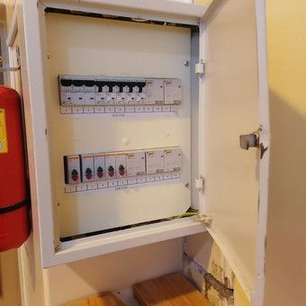 Priklauso nuo atstumo bei sudėtingumo Panevėžys Elektrikas nuotrauka 10 Automatinio jungiklio montavimas Panevėžys Elektrikas nuotrauka 10