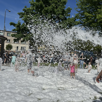 Putų šou renginys jūsų šventei! Ypač galinga putų patranka įmonėms, festivaliams, miestų šventėms, stovykloms. Vienas sprogimas ir putų paklodė gali užkloti net iki 500 dalyvių! Kaina nuo 390 eur/val. Tauragės rajonas UAB Rodžersija nuotrauka 1 Putų šou, putų mašinos nuoma Tauragės rajonas UAB Rodžersija nuotrauka 1