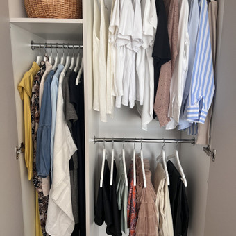 Spintos Revizija 220 eur. Daugiau apie paslaugą: https://www.yourstylevision.com/lt Klaipėda Emilija Lauraitytė nuotrauka 2 Drabužių spintos revizija Klaipėda Emilija Lauraitytė nuotrauka 2