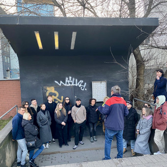 Siūlome visą pluoštą teminių pasivaikščiojimų po
Vilniaus ir Kauno gatves, prospektus ir kiemus prisimenant naktinių vakarėlių vietų gyvenimo istorijas. Vilnius IĮ "Sielos Džiaugsmas" (Povilas) nuotrauka 2 Reivo Ekskursijos Vilniuje ir Kaune Vilnius IĮ "Sielos Džiaugsmas" (Povilas) nuotrauka 2