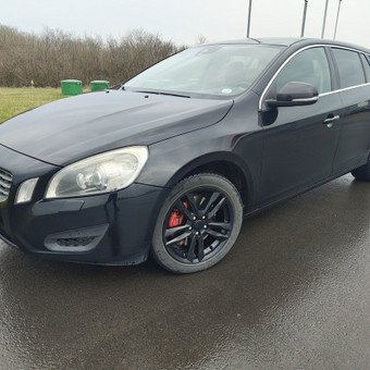 2016m. Mechaninė pavarų dėžė, Automatinė klimato kontrolė, lietaus jutikliai, šildomos sėdynės, šildomi veidrodėliai. Kaina priklauso nuo parų skaičiaus. Klaipėda AutoRentas nuotrauka 11 Volvo V60 Klaipėda AutoRentas nuotrauka 11