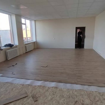 Grindų danga suklota kokybiškai ir tiksliai. Klaipėda Kretopro nuotrauka 6 Laminato klojimas Klaipėda Kretopro nuotrauka 6