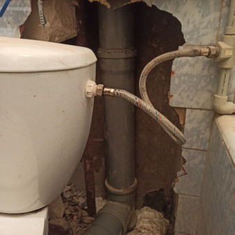 Stovų keitimas, kai stovai keičiami kurie yra paslepti šachtose sienos atidaromos nedaugiau metro. Šiauliai MB Plumberlita nuotrauka 17 Kanalizacijos, lietaus, vandentiekio stovų keitimas Šiauliai MB Plumberlita nuotrauka 17