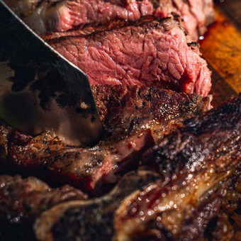 Jautienos steikų degustacija (tomahawk, t-bone, pikanija bei kitos dalys). Vilnius Jokūbo BBQ nuotrauka 3 Maisto gaminimo, degustacijų šou Vilnius Jokūbo BBQ nuotrauka 3