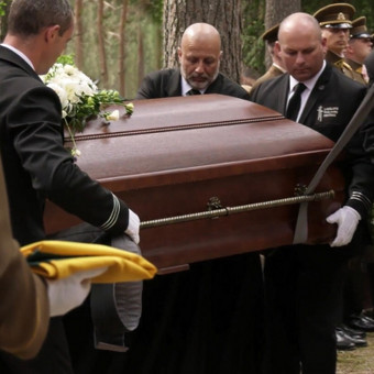 Profesionali duobės paruošimo paslauga laidotuvėms, atliekama laikantis visų reikalavimų ir pagarbių tradicijų. Vilnius UAB Laidojimo paslaugų centras nuotrauka 7 Duobės iškasimas laidojimui karste Vilnius UAB Laidojimo paslaugų centras nuotrauka 7