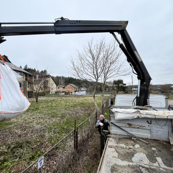 Sijotas juodžemis su pristatymu savivarčiais arba didmaišiais Kauno rajonas karjeruproduktai.lt nuotrauka 1 Juodžemis Kauno rajonas karjeruproduktai.lt nuotrauka 1