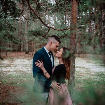 Šeimos nuotraukos – tai daugiau nei tik kadrai. Tai prisiminimai, prie kurių norisi sugrįžti vėl ir vėl. Kviečiu jus į jaukią, natūralią fotosesiją, kurioje svarbiausia – jūsų ryšys, emocijos ir šilum Vilnius Mantas Venckus nuotrauka 2 Šeimos fotosesija Vilnius Mantas Venckus nuotrauka 2