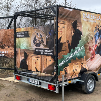 Reklama ant transporto Kaunas MB Juodas liūtas nuotrauka 1