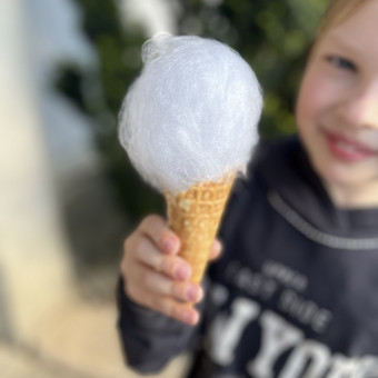 Saldi dovana kiekvienai šventei!🍬
Mielos, spalvingos ir originalios – mini cukraus vatos dovanėlės vaflyje Alytus MB Erdvių ekspertai nuotrauka 7 Cukraus vata vaflyje Alytus MB Erdvių ekspertai nuotrauka 7