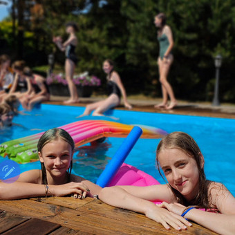 Stovykla "Vasara su Dancefit" - 7 nepamirštamos dienos šokių, sporto, kūrybos, gamtos nuotykių ir draugysčių visam gyvenimui! Čia kiekviena diena – kupina juoko, veiklos, žinių ir įkvėpimo! (7-16 m.) Vilnius Vasilisa Tarasova nuotrauka 2 Vaikų vasaros stovykla "Vasara su Dancefit" Vilnius Vasilisa Tarasova nuotrauka 2