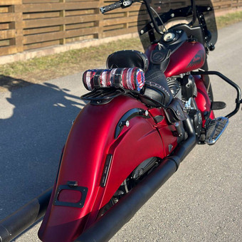 Netikėta gimtadienio staigmena – pasivažinėjimas galingu „Indian“ motociklu su linksmai nusiteikusiu vairuotoju! Garsas, vėjas ir emocijos! Vilnius Arvydas Moto nuotrauka 1 Motociklas su vairuotoju gimtadienio staigmena Vilnius Arvydas Moto nuotrauka 1