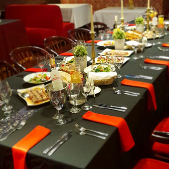 Karštų patiekalų kainos nuo 7 eurų Vilnius Restoranas JUODA RAUDONA nuotrauka 2 Karštųjų patiekalų gaminimas Vilnius Restoranas JUODA RAUDONA nuotrauka 2