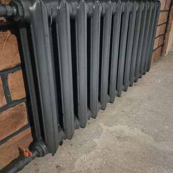 Atliekame senų radiatorinių šildymo įrenginių nuėmimą ir naujų pajungimą prie šildymo sistemos. Užtikriname tinkamą sandarumą, tvarkingą darbą ir šilumos efektyvumą. Kaunas ToSantechnika nuotrauka 22 Radiatorių pajungimas Kaunas ToSantechnika nuotrauka 22