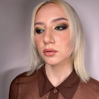Išraiškingas ir žavus įvaizdis Jūsų vakarėliams ar šventėms. Galima rinktis su priklijuojamomis blakstienomis arba be. Kaunas Olores beauty nuotrauka 2 Vakarinis makiažas Kaunas Olores beauty nuotrauka 2