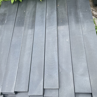 Akcija, antros rūšies bazaltiniai, juodi borteliai, 10 ir 12 cm pločio ir nuo 100cm iki 130 cm ilgio. Kaina 3eur/m+PVM. Kaunas UAB "Vaigora", UAB "Mes akmenys" nuotrauka 6 Bazalto juodi borteliai Kaunas UAB "Vaigora", UAB "Mes akmenys" nuotrauka 6