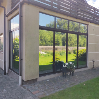 Klaipėda Šviesos atspindys MB nuotrauka 3 Langų tamsinimas (pastatui) Klaipėda Šviesos atspindys MB nuotrauka 3