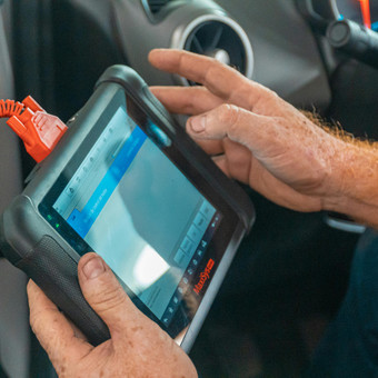 Pririšame ir programuojame naujus raktus prie automobilio imobilaizerio sistemų, atliekame atkodavimą. Paslauga tinka ir pamestų raktų atstatymui. Vilnius Auto spynų meistras Romanas nuotrauka 2 Automobilių raktų pririšimas, programavimas Vilnius Auto spynų meistras Romanas nuotrauka 2